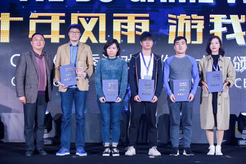 厦门市文发办副调研员刘宏宇先生颁发最佳游戏3D（人物/场景）美术设计奖