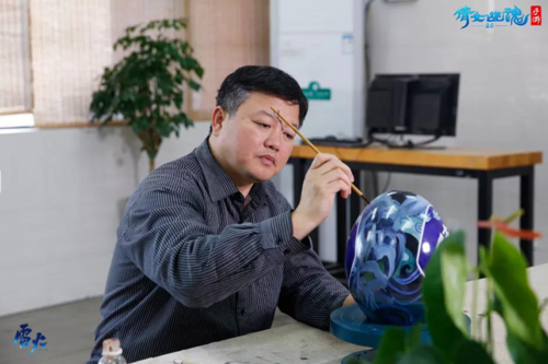 中国陶瓷设计艺术大师朱辉